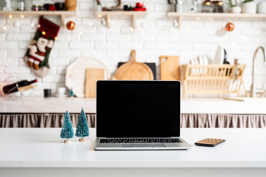 Laptop on christmas kitchen - Find the best kitchen gifts for christmas