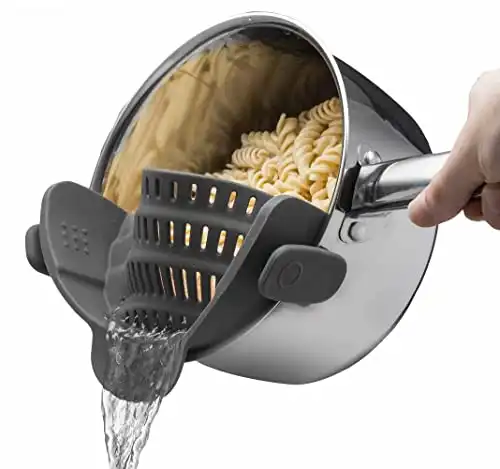 Kitchen Gizmo Snap N Strain Clip-On Strainer - Collapsible Colander for Pasta, Pot Noodle - Space-Saving Sieves and Pot Strainer, Innovative Home Gadgets Collection - Must-Have Kitchen Gadget - Grey